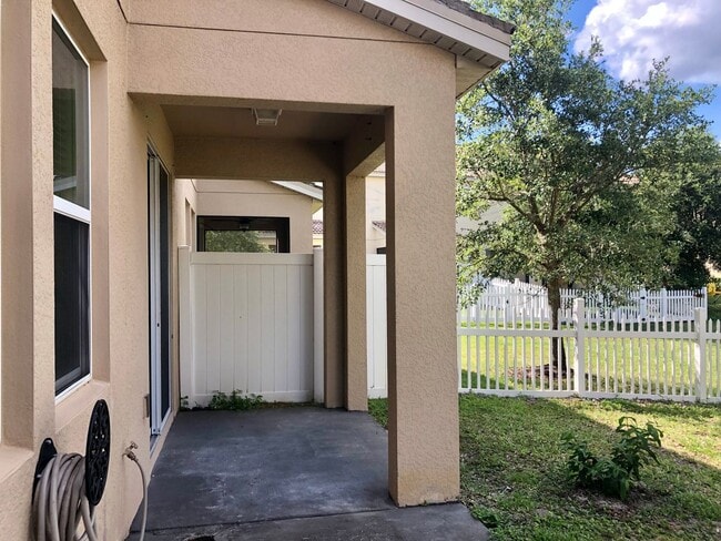Building Photo - Nice 3/2.5 Two Story Condo in East Orlando!