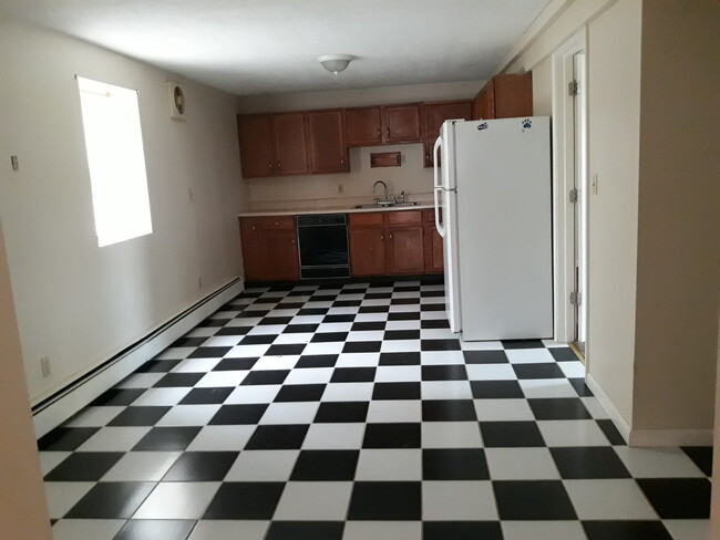 kitchen/ dinning room - 6344 E Taft Rd