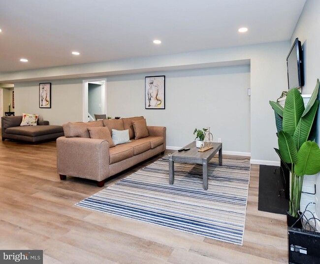 Building Photo - 3802 Cedar Dr