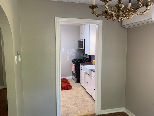 Building Photo - 1814 W Summit Ave.