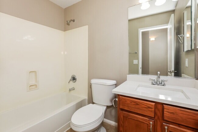 Building Photo - 672 E Lovegrass Dr