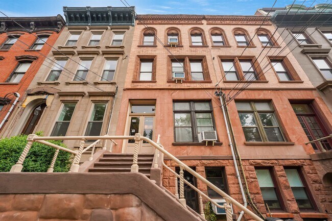 Building Photo - 258 Montgomery St