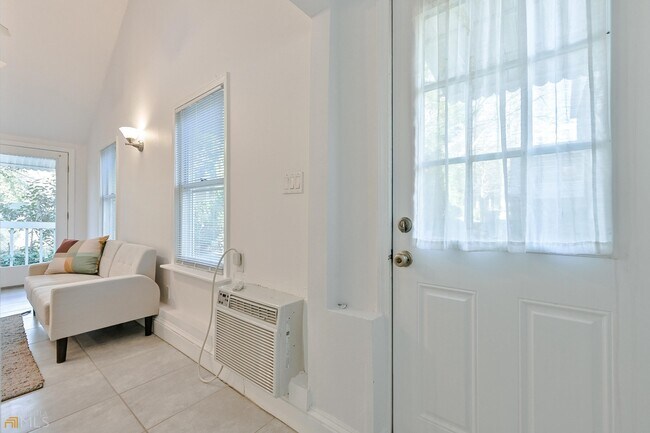 Building Photo - 1146 Oakdale Rd NE