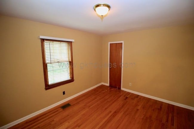 Building Photo - 1434 Ely Rd