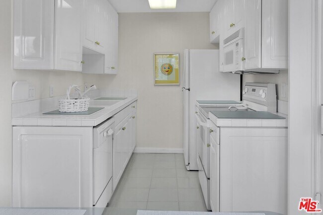 Building Photo - 2308 Schader Dr