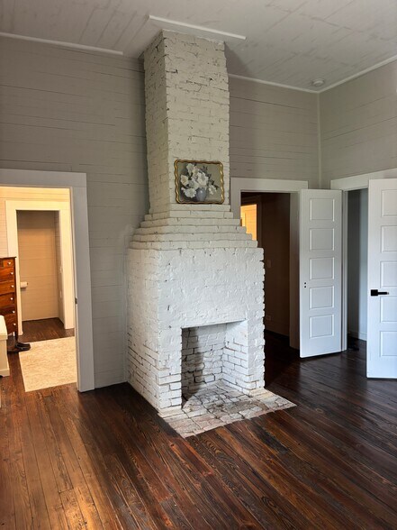 Building Photo - 380 Conifer Ln