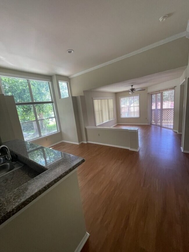 Building Photo - Palm Lakes Condo