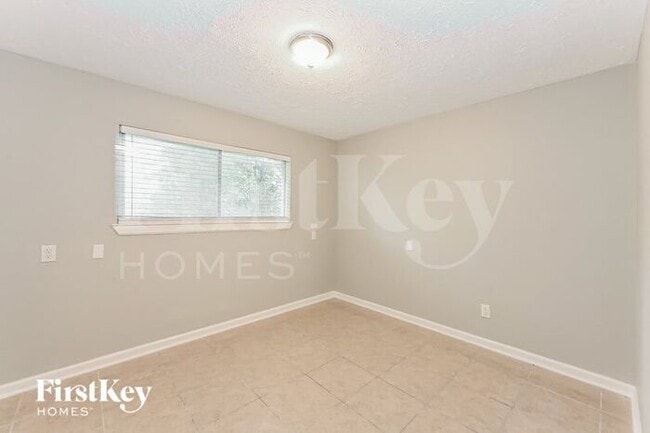 Building Photo - 1022 Romaine Ln