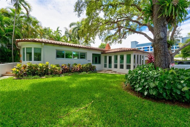 Building Photo - 228 SW 31st Rd