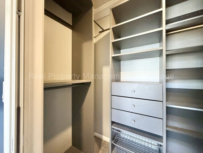 Building Photo - Rare and Modern Downtown Southfield Condo with 3 Beds, 2.5 Baths + 2-Car Garage