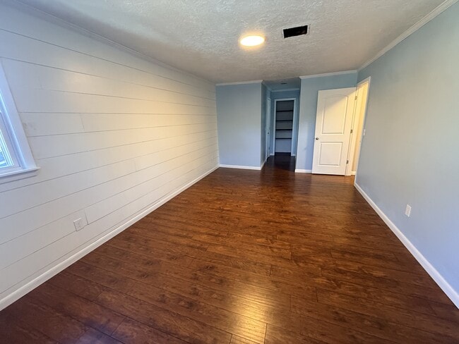 Building Photo - 151 Cherokee Dr