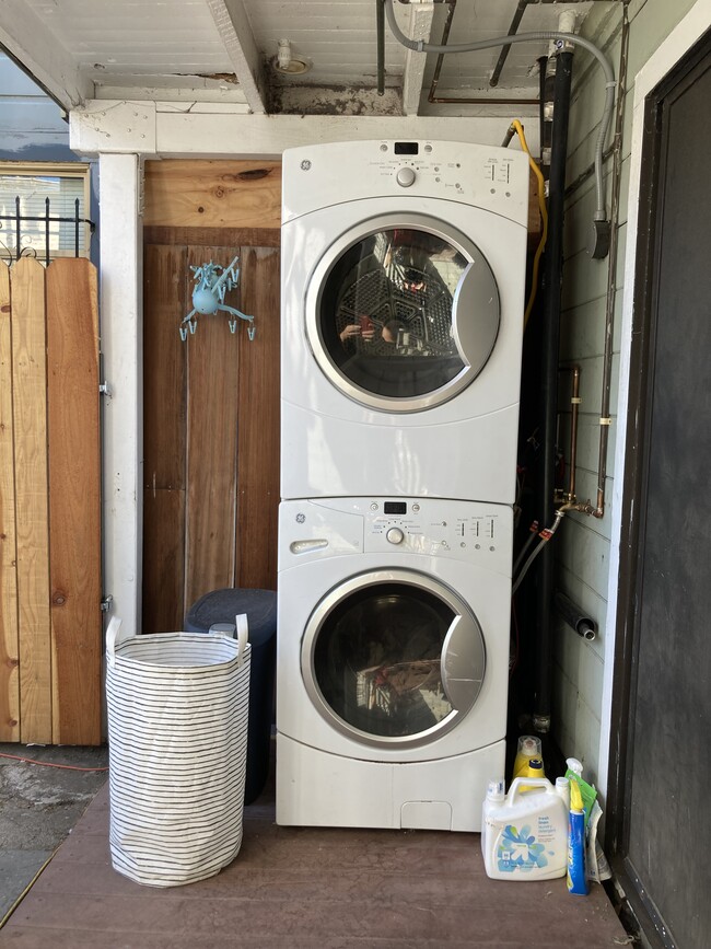 Shared laundry - 1469 13th St.