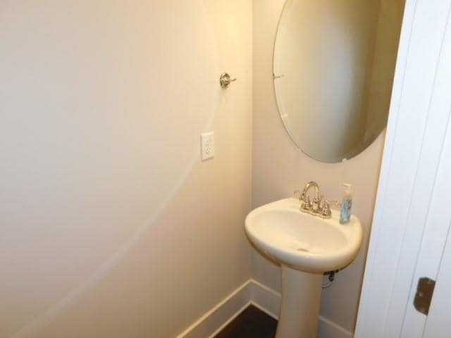 Building Photo - 4652 Sweetwater Ave