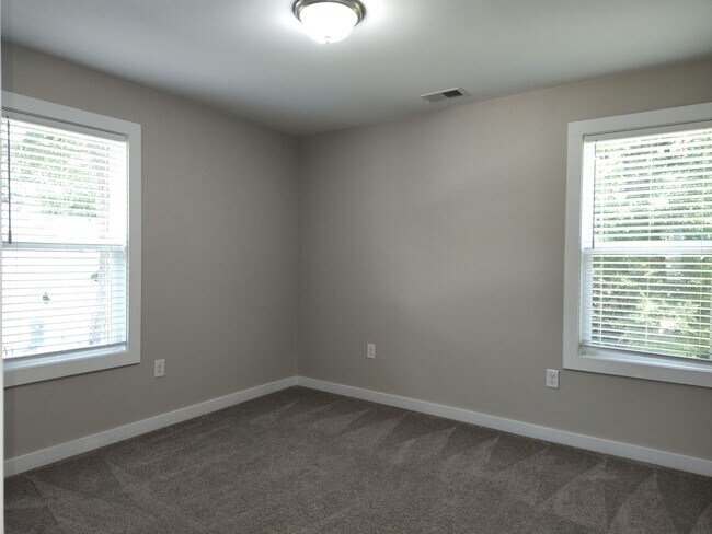 Building Photo - Move-in ready 4-bedroom, 2.5-bathroom home!