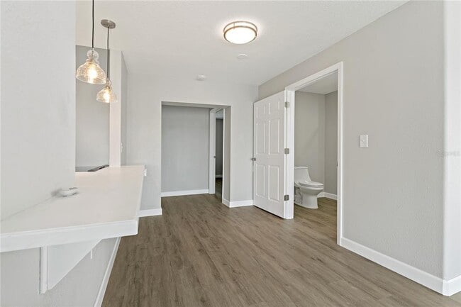 Building Photo - 8441 Bayshore Dr