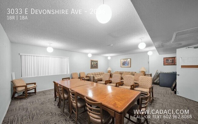 Building Photo - 3033 E Devonshire Ave