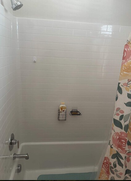 Building Photo - 211 N Vincent Ave