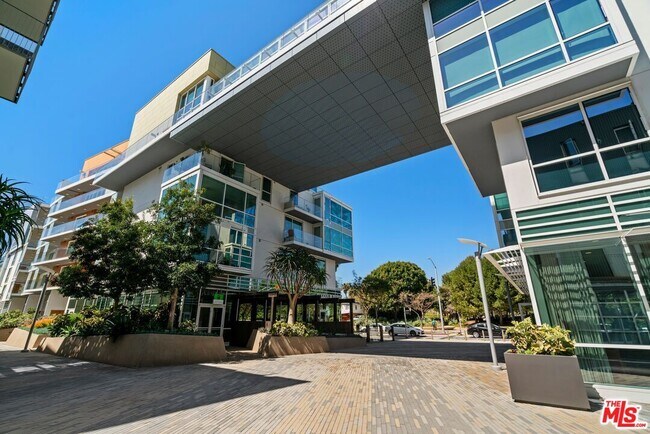 Building Photo - 1705 Ocean Ave