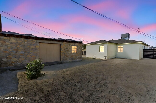 Building Photo - 3100 McKinley Ave