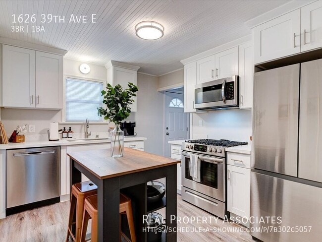 Building Photo - 1626 39th Ave E