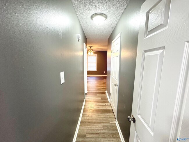 Building Photo - 103 Whisperwood Ln