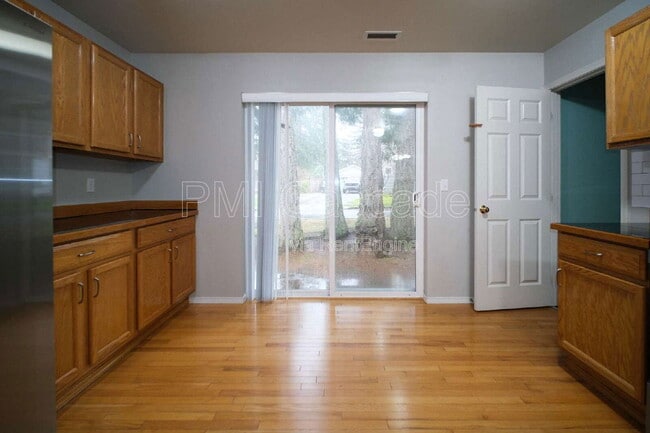 Building Photo - 2510 Mitchell Ave