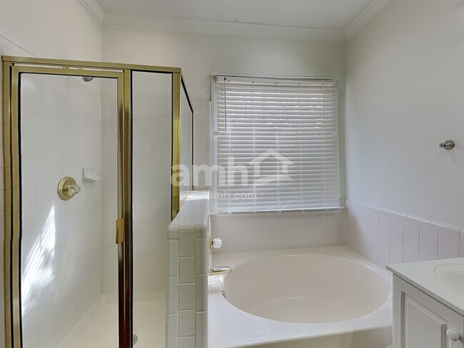 Building Photo - 8005 Red Oaks Trl