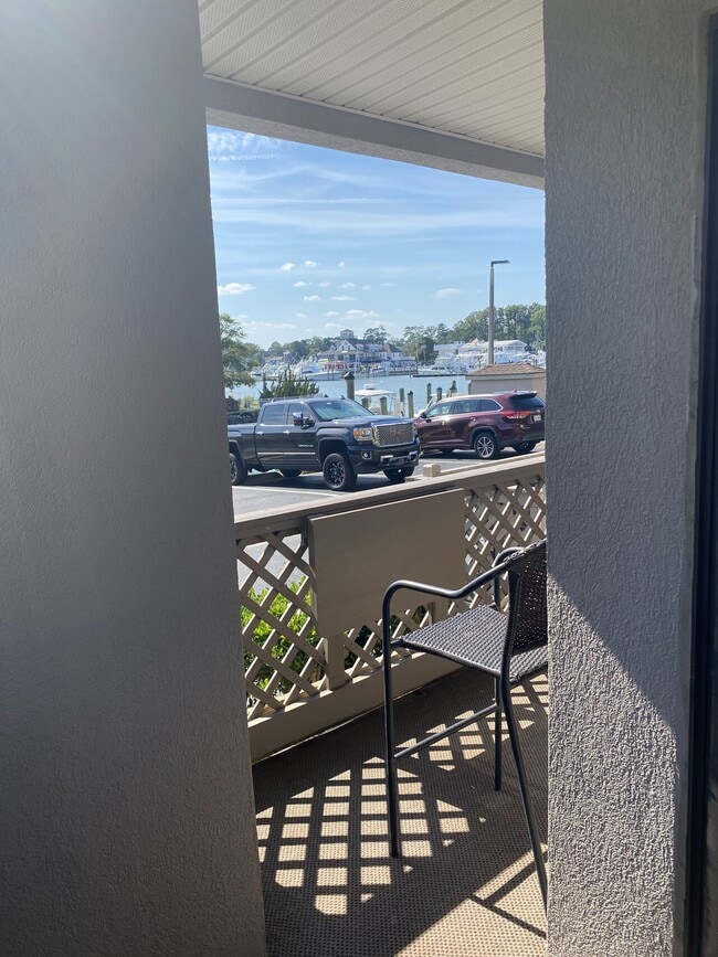 Building Photo - 423 Harbour Point