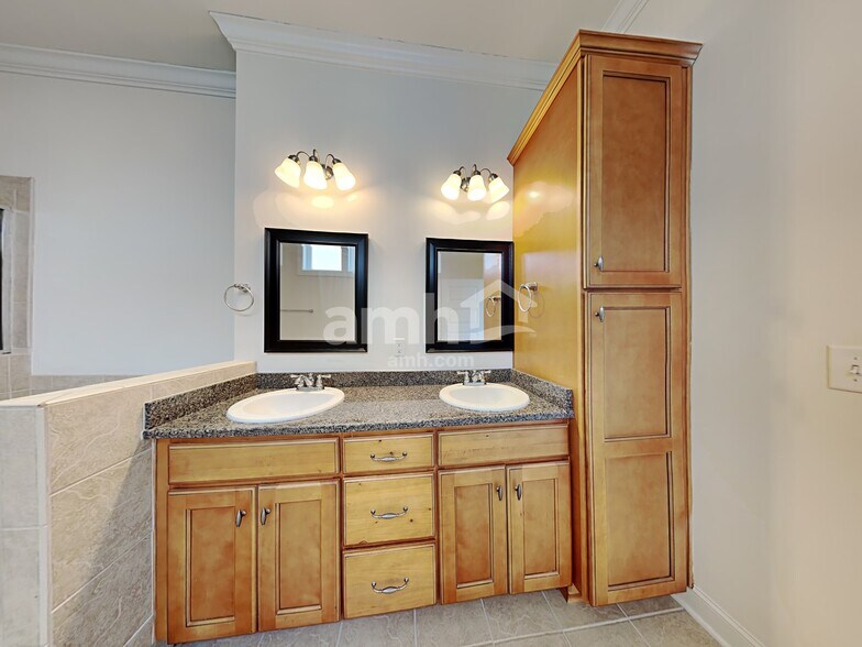 Building Photo - 332 Plott Hound Ln
