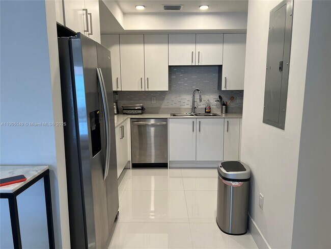 Building Photo - 10950 NW 82nd St