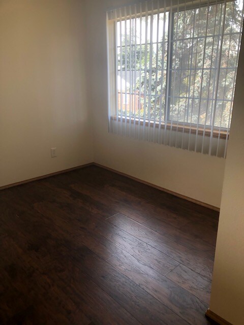 Building Photo - 550 SE 8th Ave