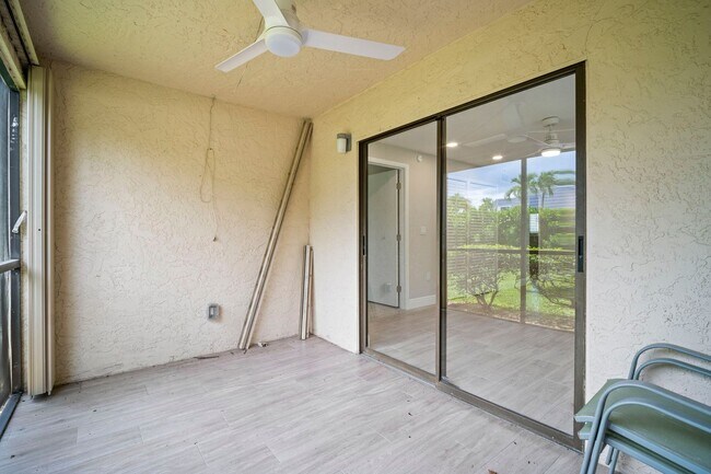 Building Photo - Nicely Renovated 2 bedrooms 2 bathrooms Co...