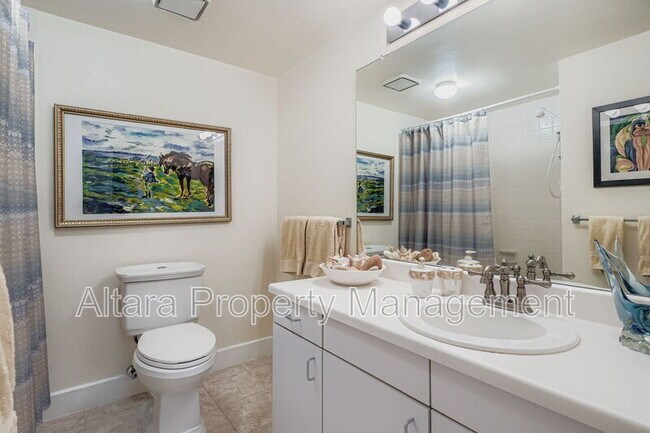 Building Photo - 287 S Holly St