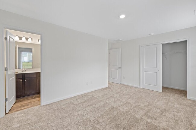 Building Photo - 3063 Spline Cir