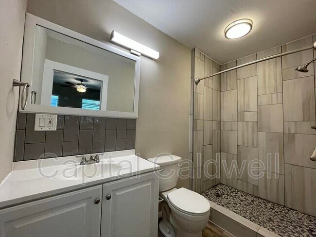 Building Photo - 1028 E 17th Ave