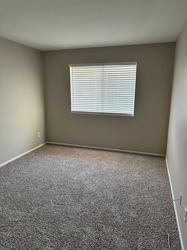 Building Photo - Newly remodeled Tempe 3 bed / 2 bath home ...