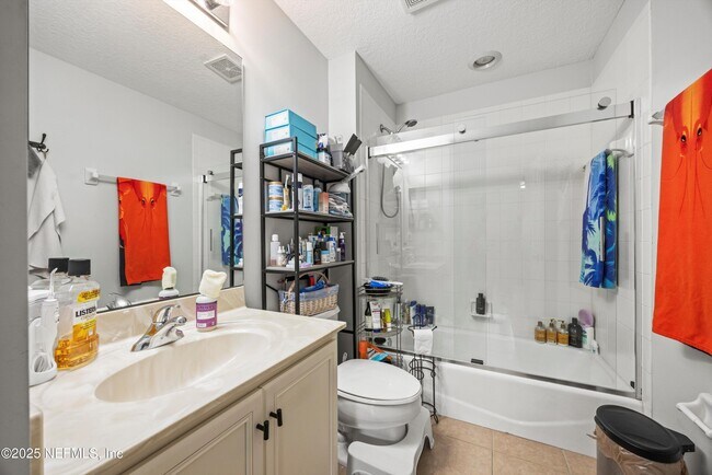 Building Photo - 552 Saddlestone Dr