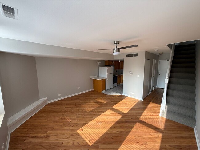 Building Photo - 744 W Gordon Terrace