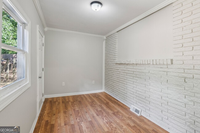 Building Photo - 2762 Dresden Dr NE