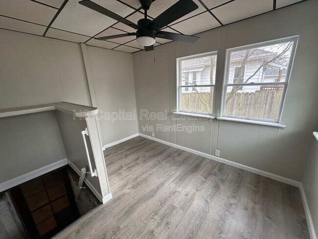 Building Photo - 320 W Cleveland Ave