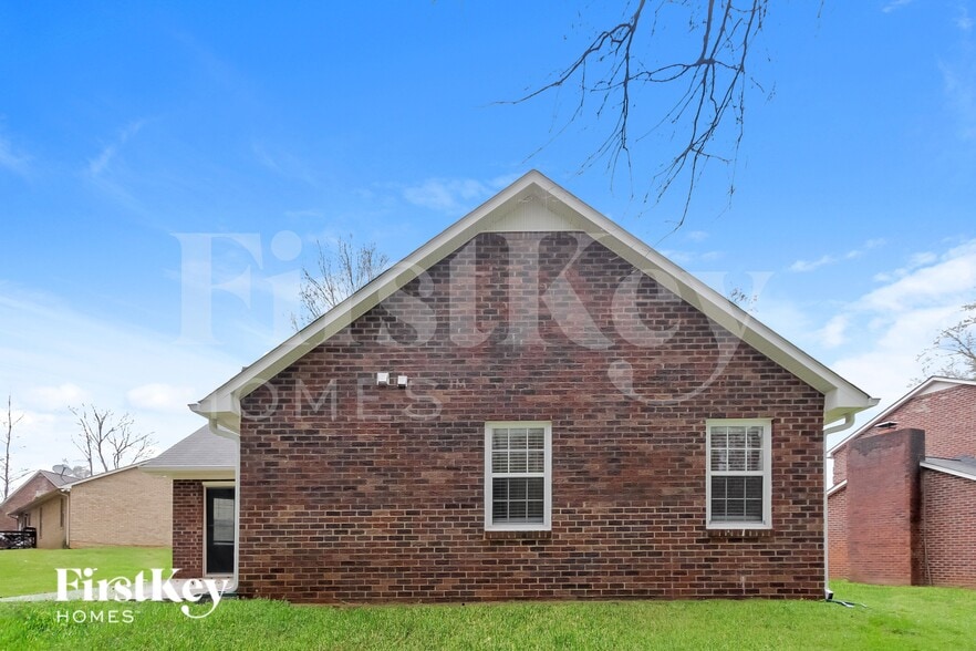 Building Photo - 6202 Suntrace Way