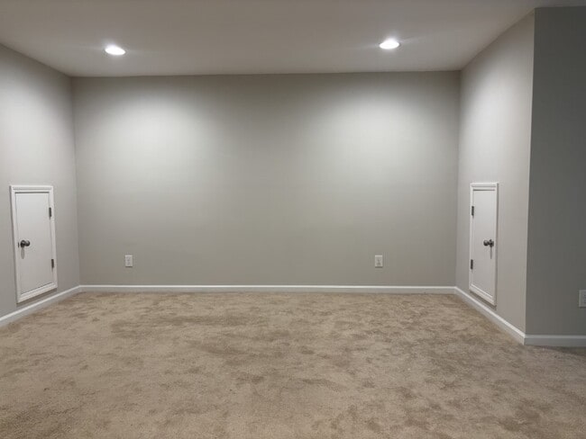 Building Photo - 318 Princess Pl