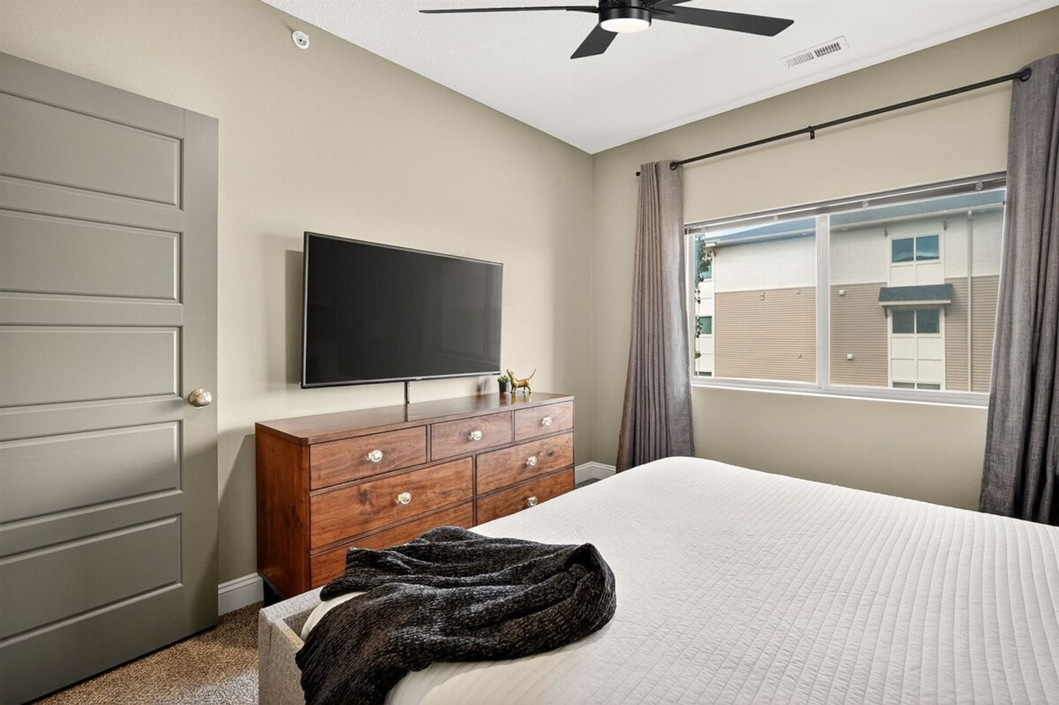 Building Photo - 8350 Cascade Ave