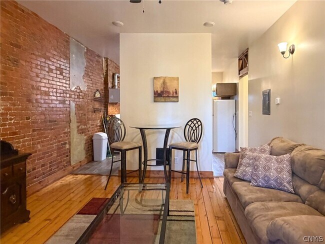 Building Photo - 1017 White Pl