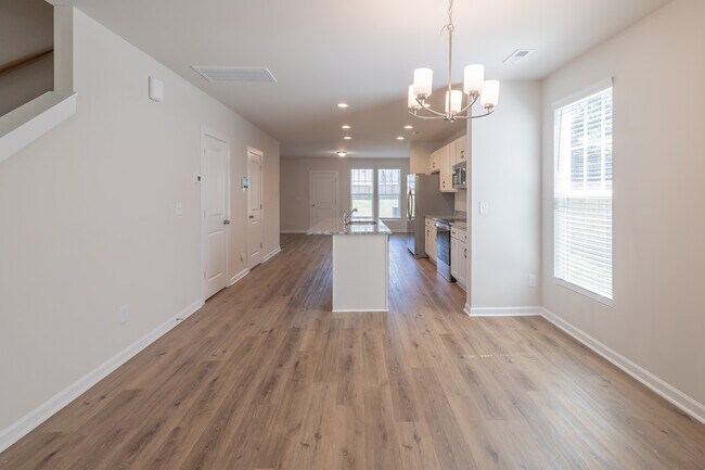 Building Photo - 223 Hoskins Ave Dr