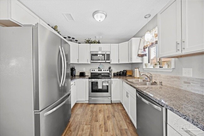 Building Photo - 3345 E Lloyd St