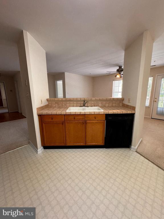 Building Photo - 8200 Blue Heron Dr