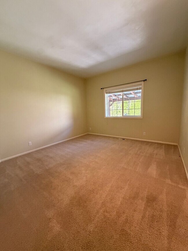 Building Photo - 3- Bedroom home in Hayden Bridge