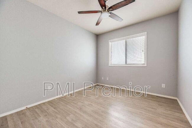 Building Photo - 9004 Blackstone Dr