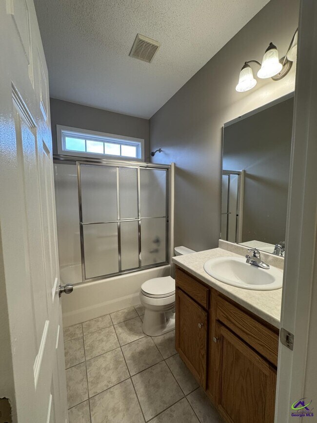 Building Photo - 106 Daventry Ln